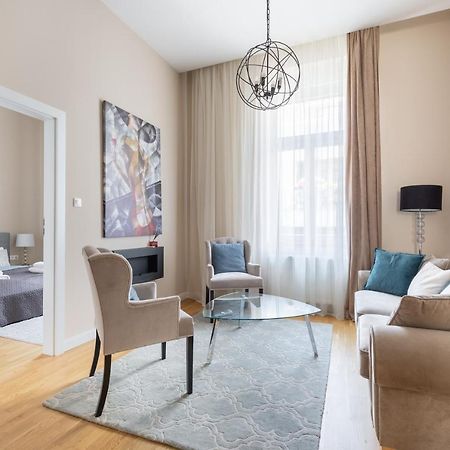 Lovely 2-Bedroom Apartment At The Vaci Street Budapest Exterior photo