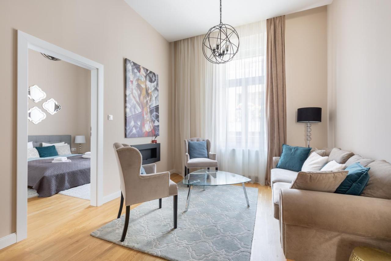 Lovely 2-Bedroom Apartment At The Vaci Street Budapest Exterior photo